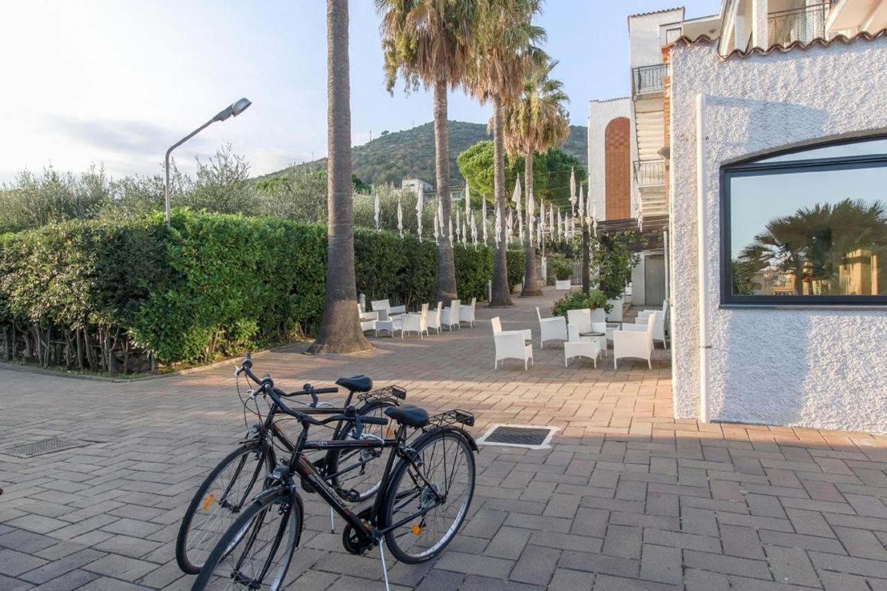 Liguria Apartments Пиетра Лигуре Екстериор снимка